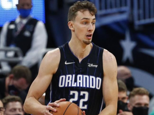 也有年轻小 也有年轻小