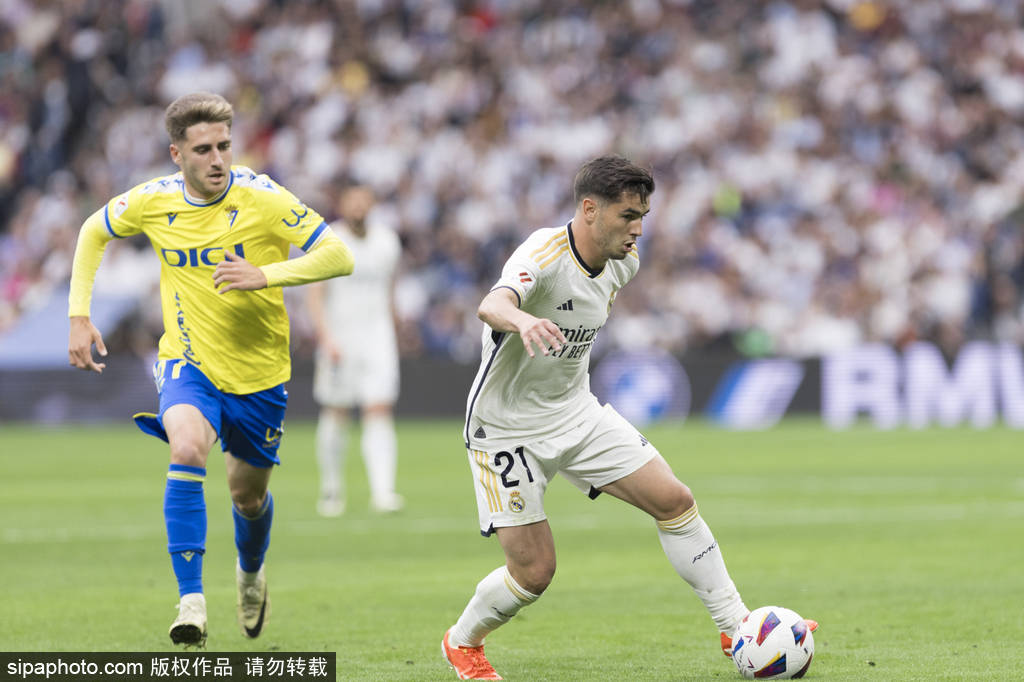 多个方面采 多个方面采