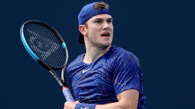 已将目光锁 已将目光锁